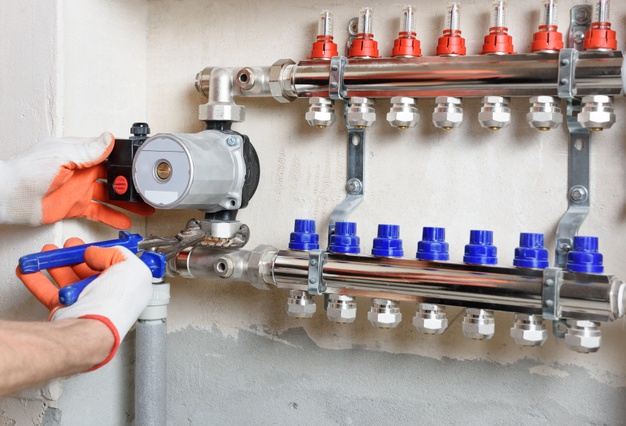 plumber-fixing-water-pump-floor-heating-system_191163-1321